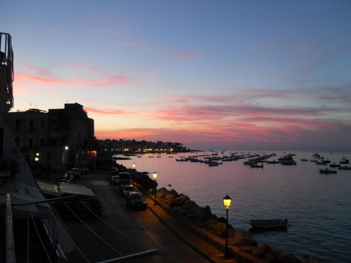مبيت وإفطار ايسكيا I Cinque Sensi الغرفة الصورة